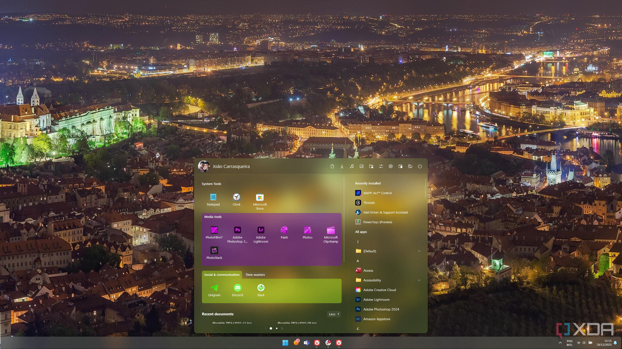 Screenshot of Start11 Start menu with two groups with different background colors and tinted icons