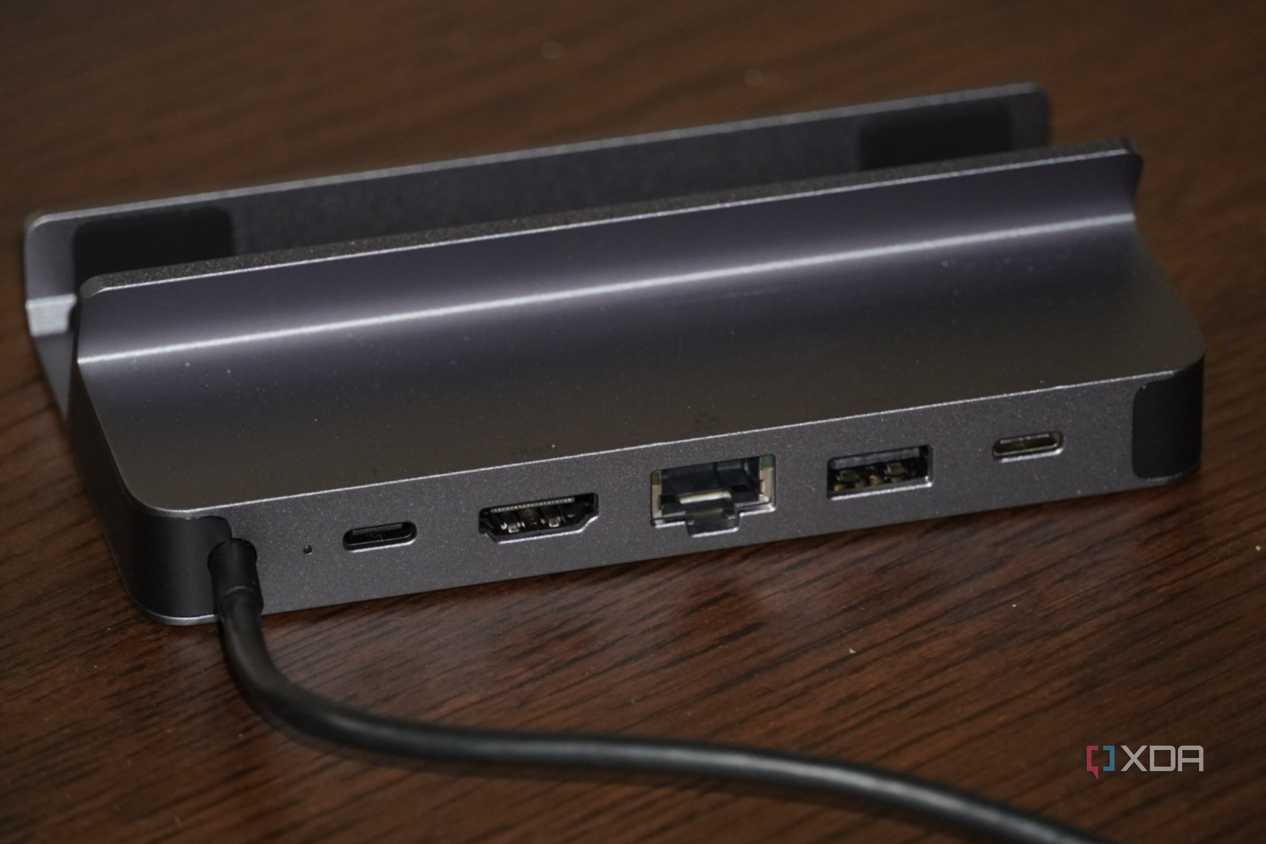 The back design of the UGreen docking station.