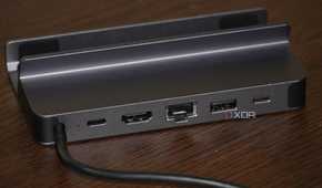 The back design of the UGreen docking station.