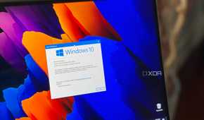A photo of the Windows 10 logo on a Samsung laptop