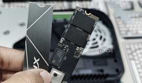 An image showing the XPG Gammix S50 LITE SSD and its heatsink.