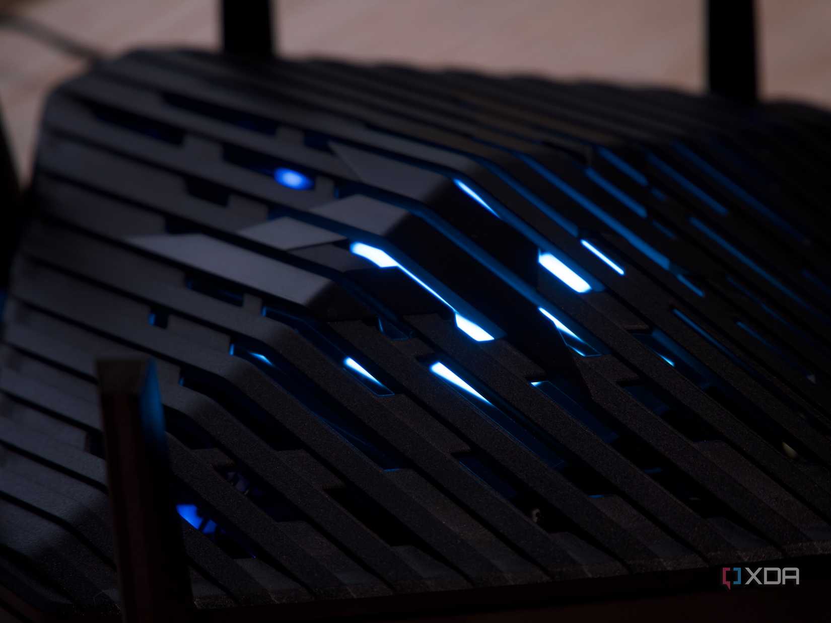 Acer Predator Connect W6 de cerca con las luces encendidas