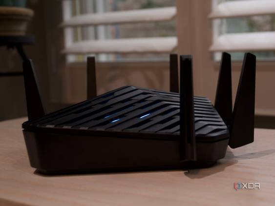 Acer Predator Connect W6 right side, no ports