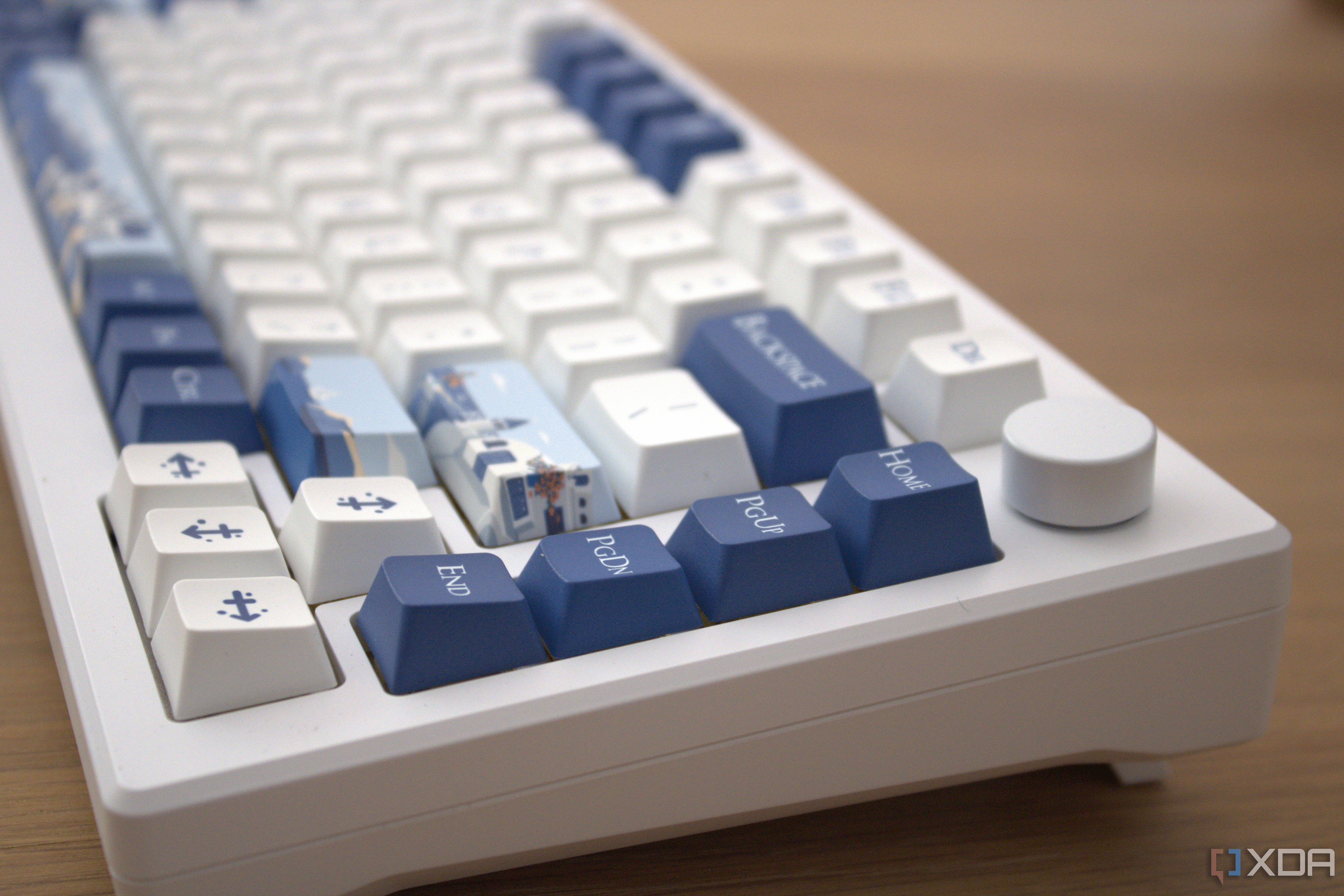 A close up image of the Akko Santorini focusing on the arrow keys and artwork keycaps