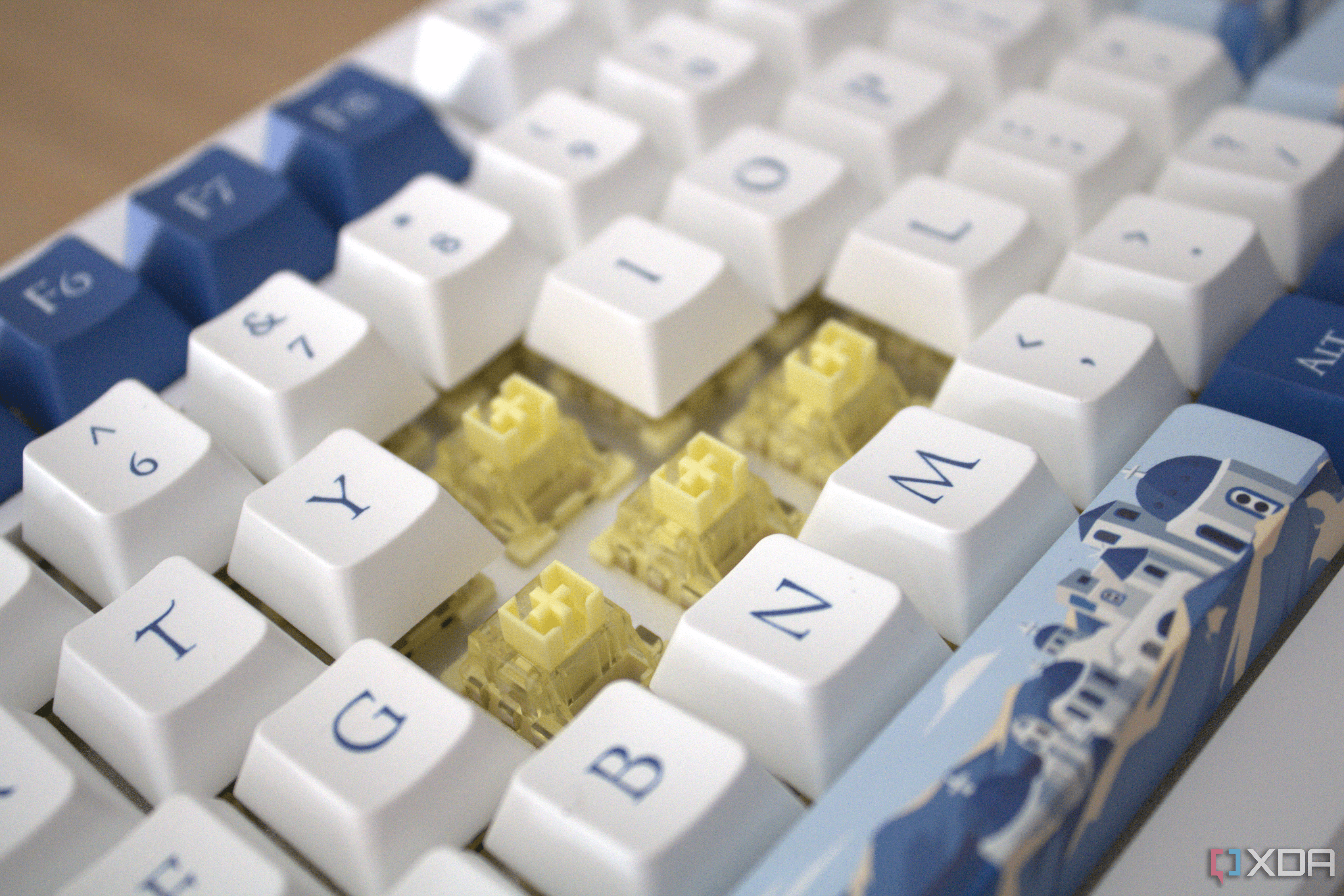 The Akko Santorini keyboard with exposed yellow switches at an angle