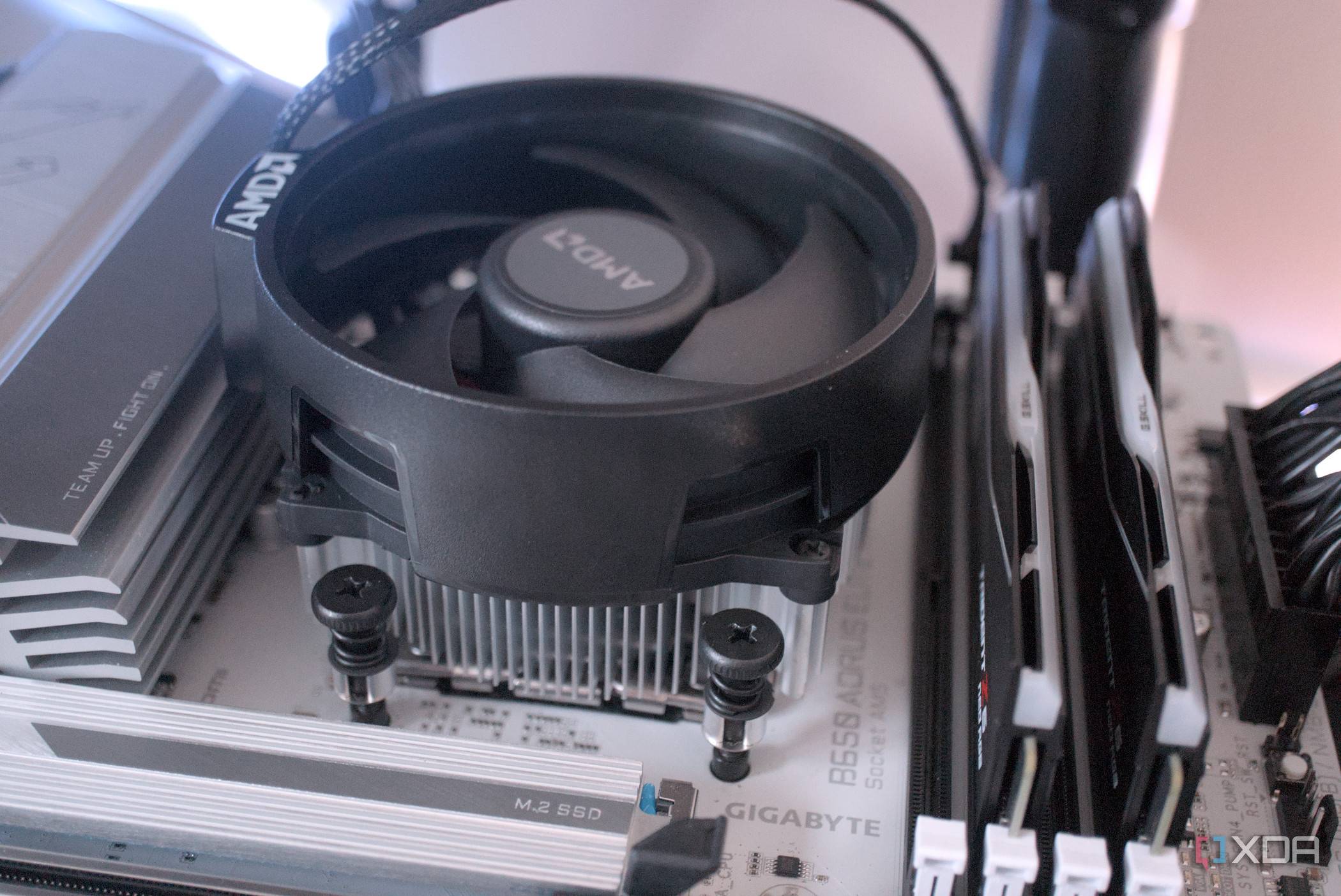 Top view of the AMD Ryzen 5 8600G cooler