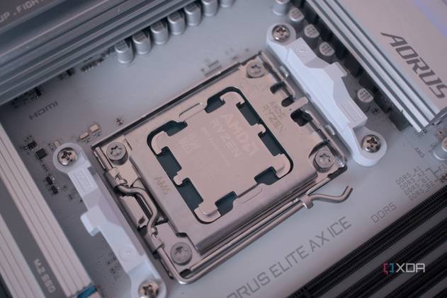 AMD Ryzen 5 8600G installed