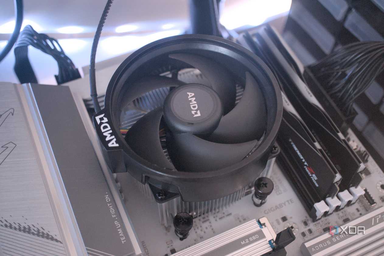AMD Ryzen 7 8700G fan installed