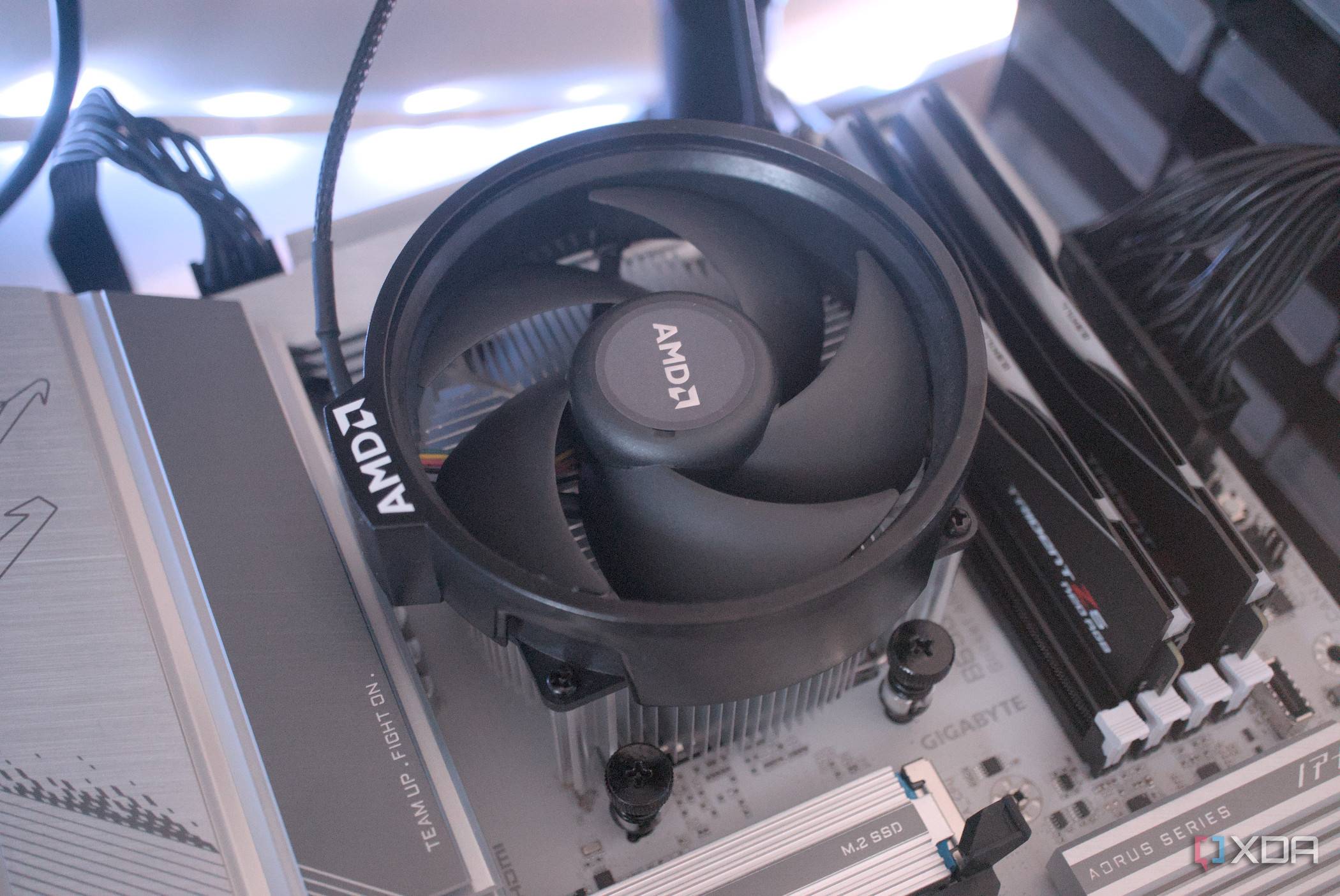 AMD Ryzen 7 8700G fan installed