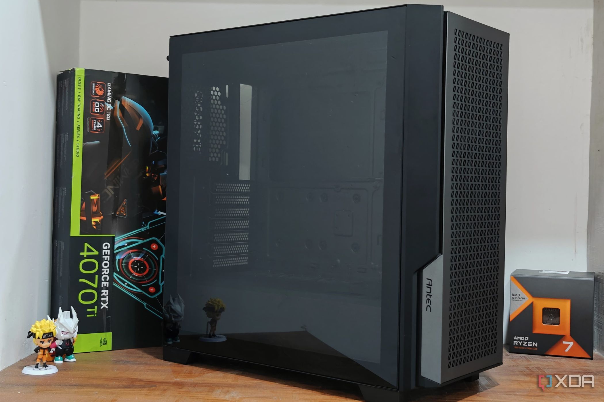 An image showing the tempered glass panel side view of the Antec P20C PC case.