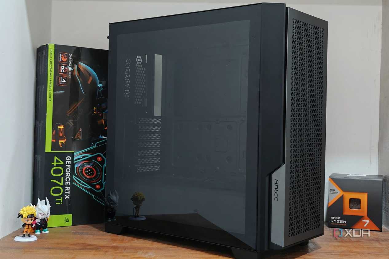 An image showing the tempered glass panel side view of the Antec P20C PC case.