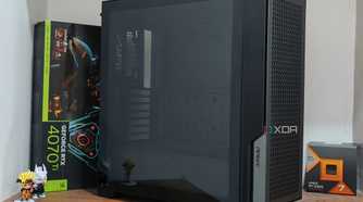 An image showing the tempered glass panel side view of the Antec P20C PC case.