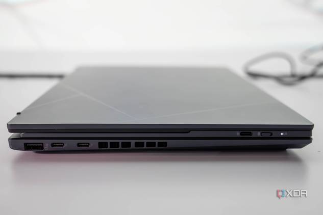 Asus Zenbook Duo closed with keyboard inserted inside