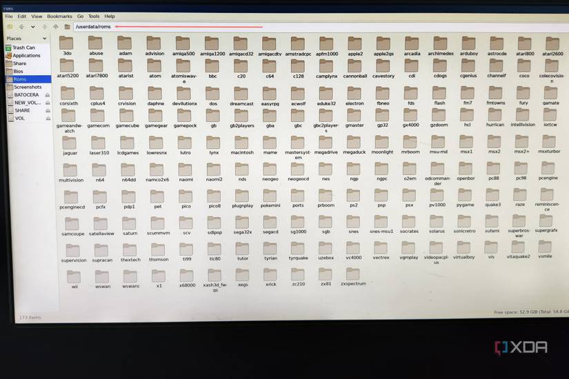 A screenshot of Batocera depicting the console folders 