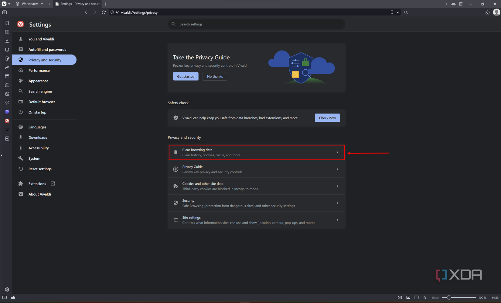 Screenshot of Vivaldi privacy settings with the option to clear browsing data highlighted