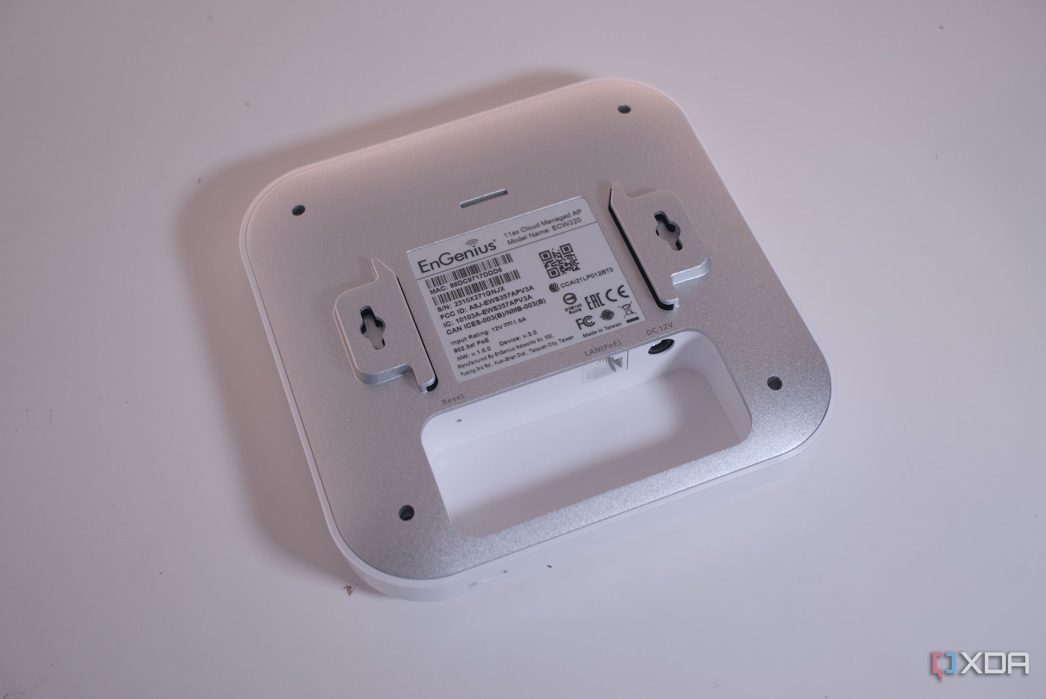 Bottom of the EnGenius ECW220