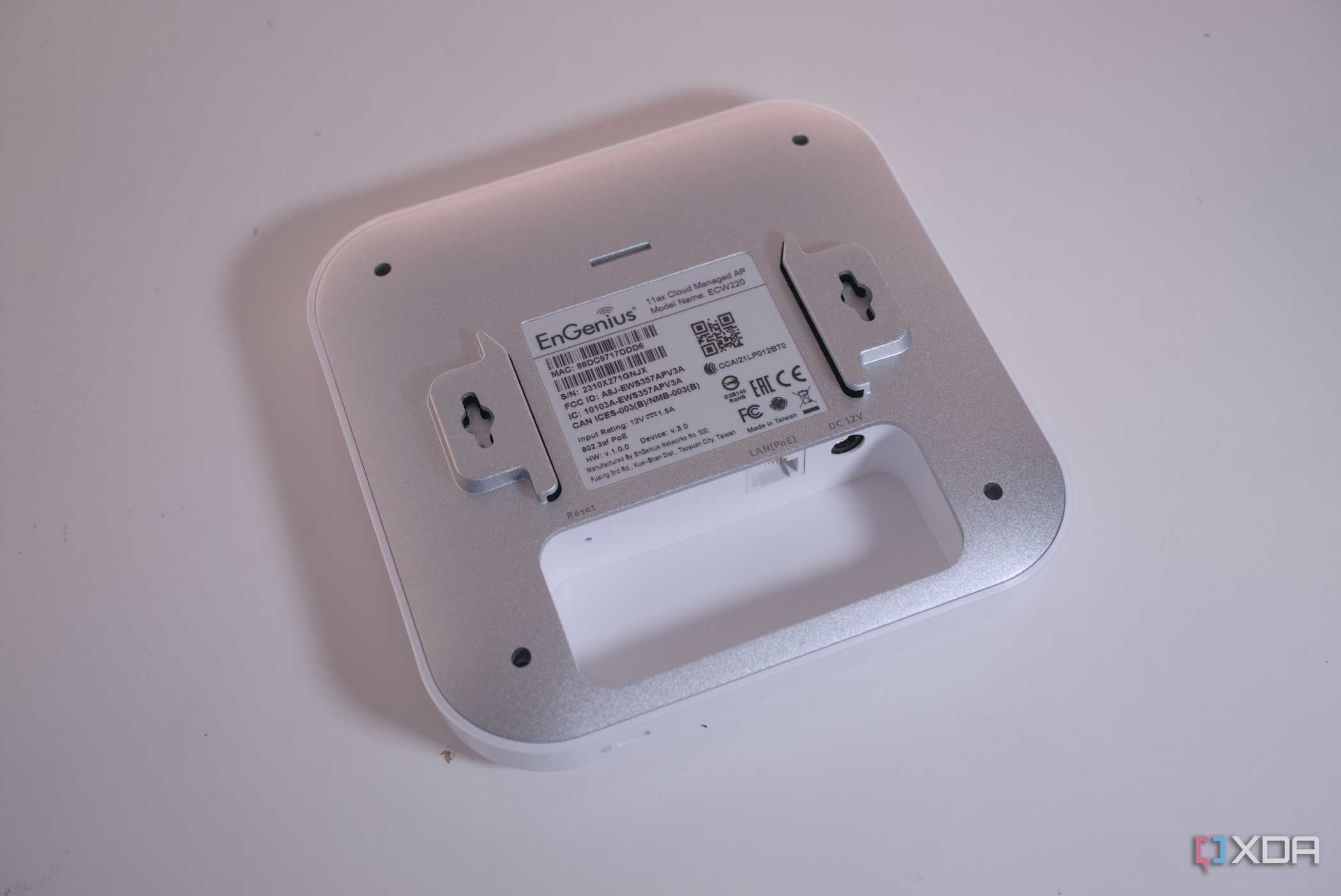 Bottom of the EnGenius ECW220