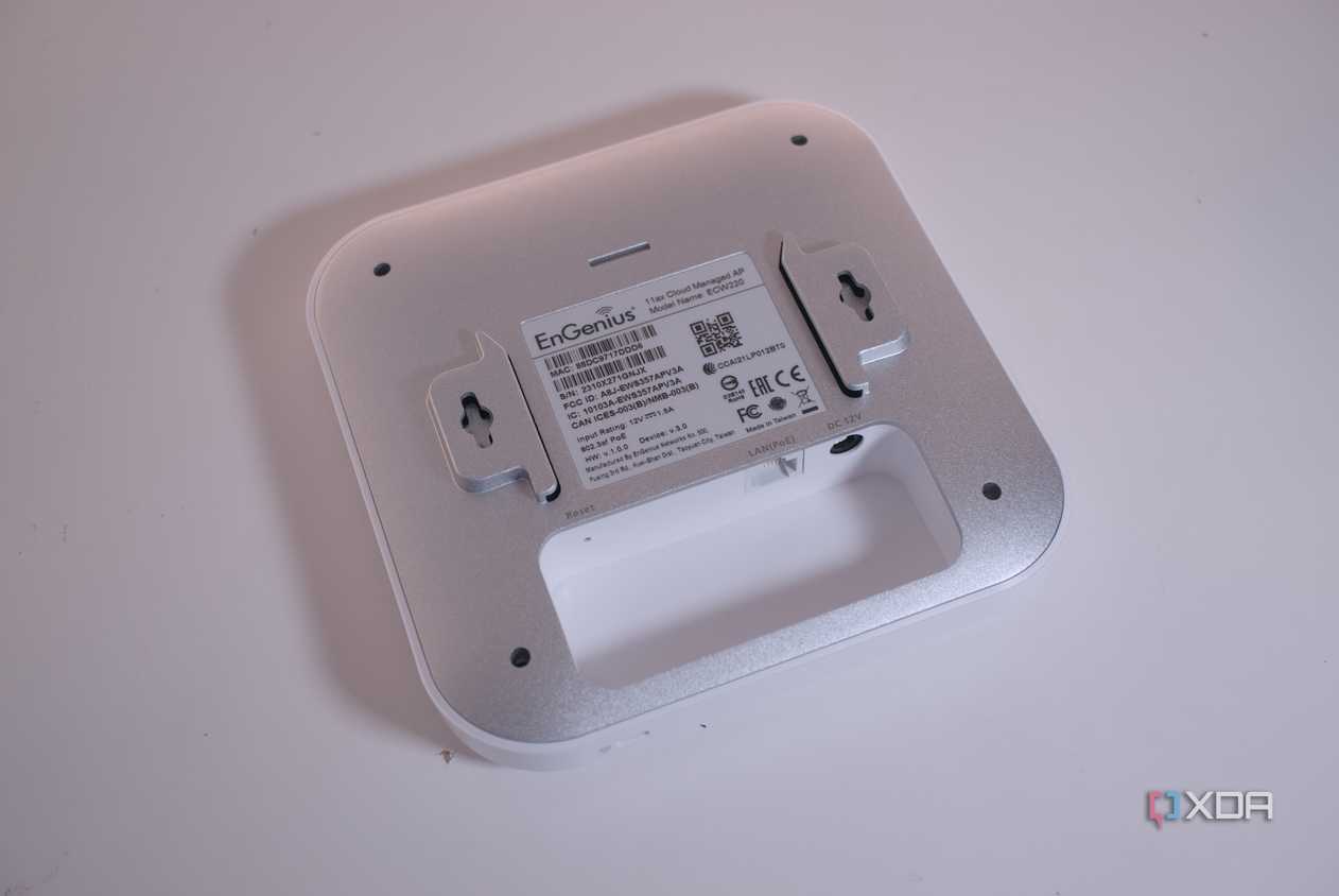 Bottom of the EnGenius ECW220
