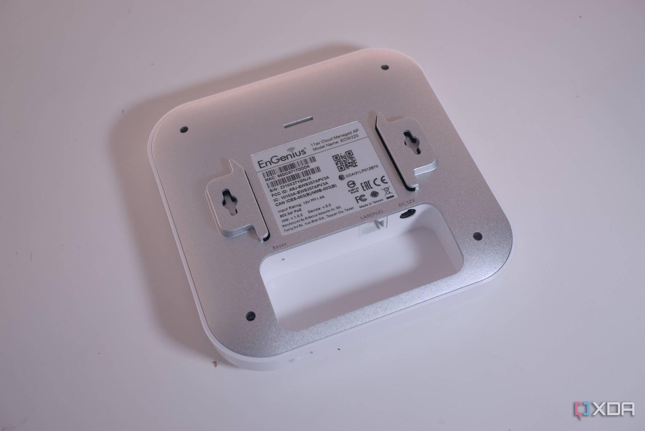 Bottom of the EnGenius ECW220