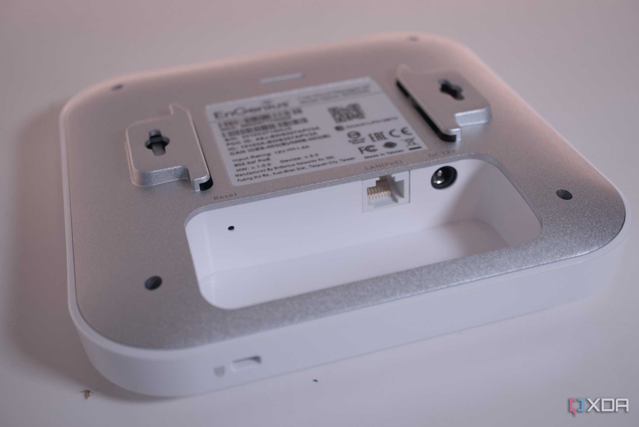 Bottom of the EnGenius ECW220