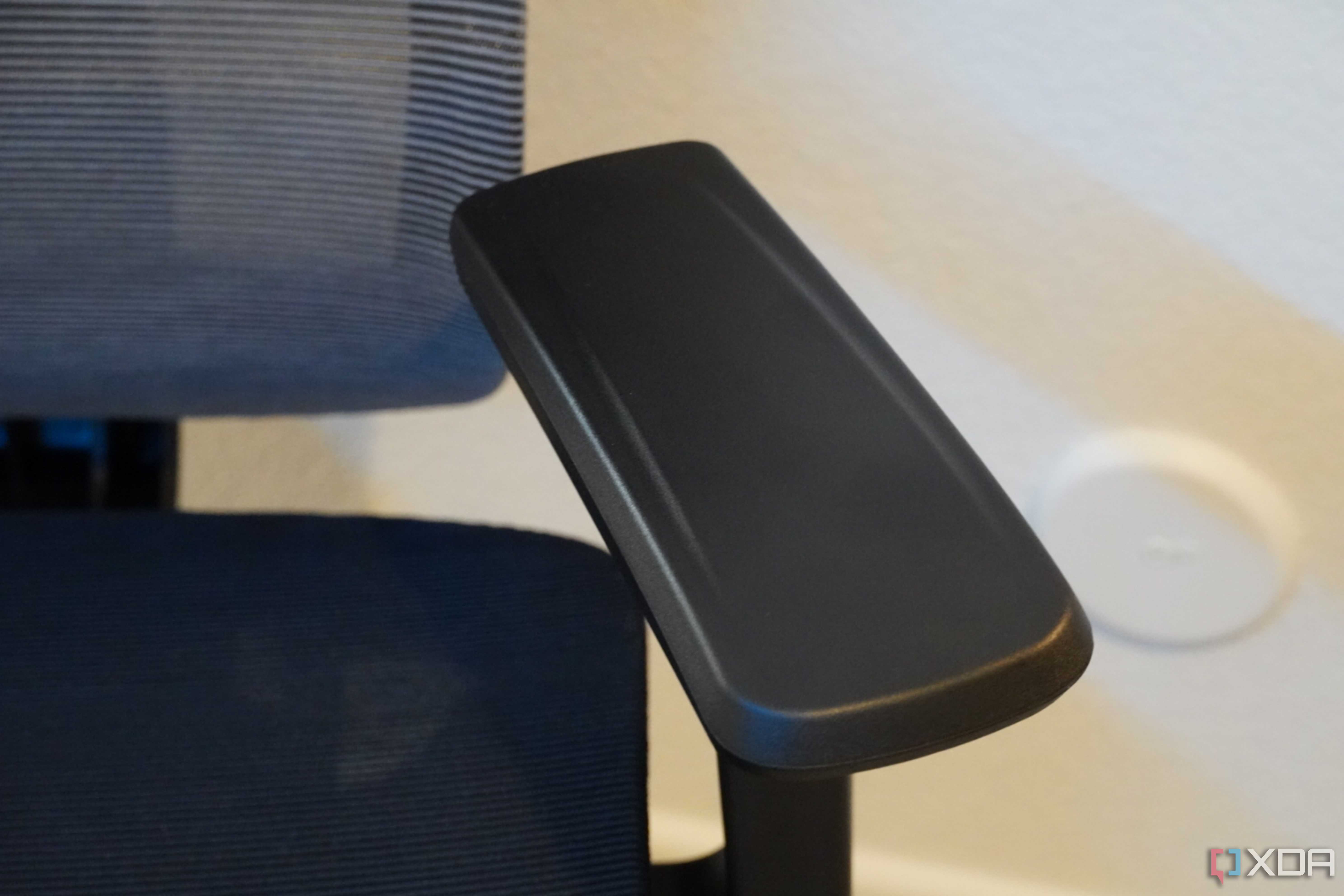 The arm rest on the FlexiSpot C7.