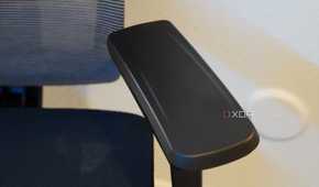 The arm rest on the FlexiSpot C7.