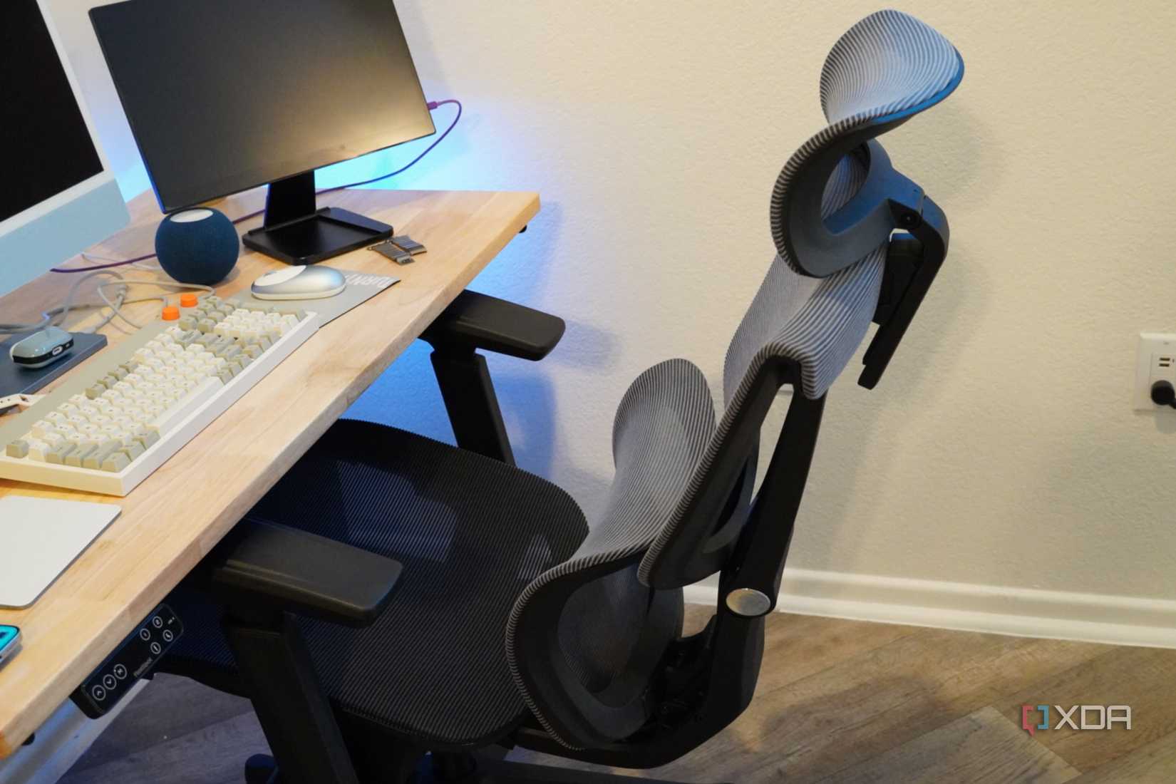 The FlexiSpot C7 chair reclined fully.