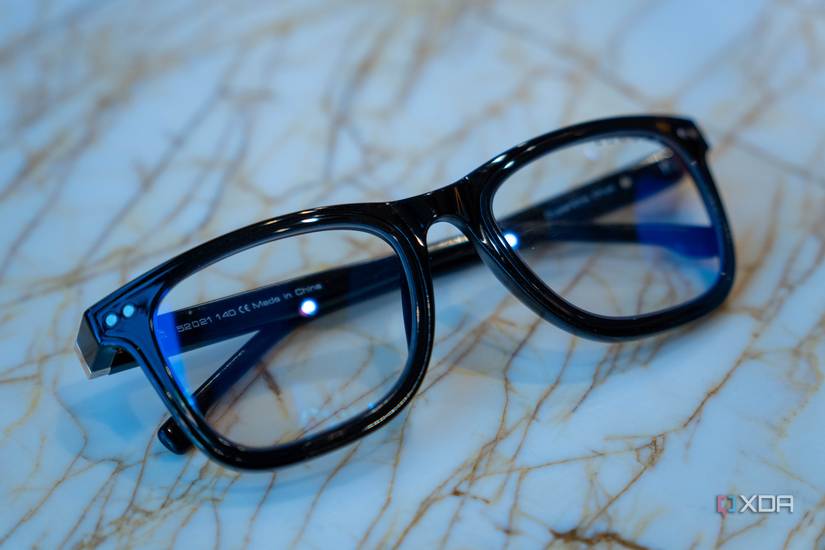 Giunnar Optiks Cupertino set on marble table