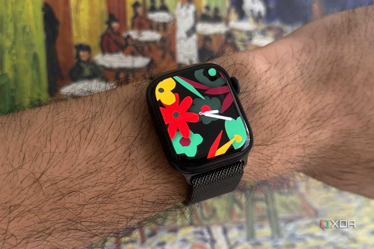 Apple Watch Series 9 displaying the Unity face on watchOS 10.3