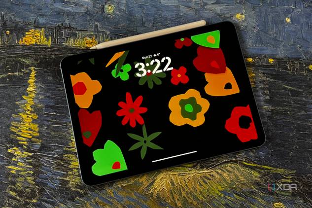 iPadOS 17.3 running on iPad Air 5 with the Unity wallpaper applied