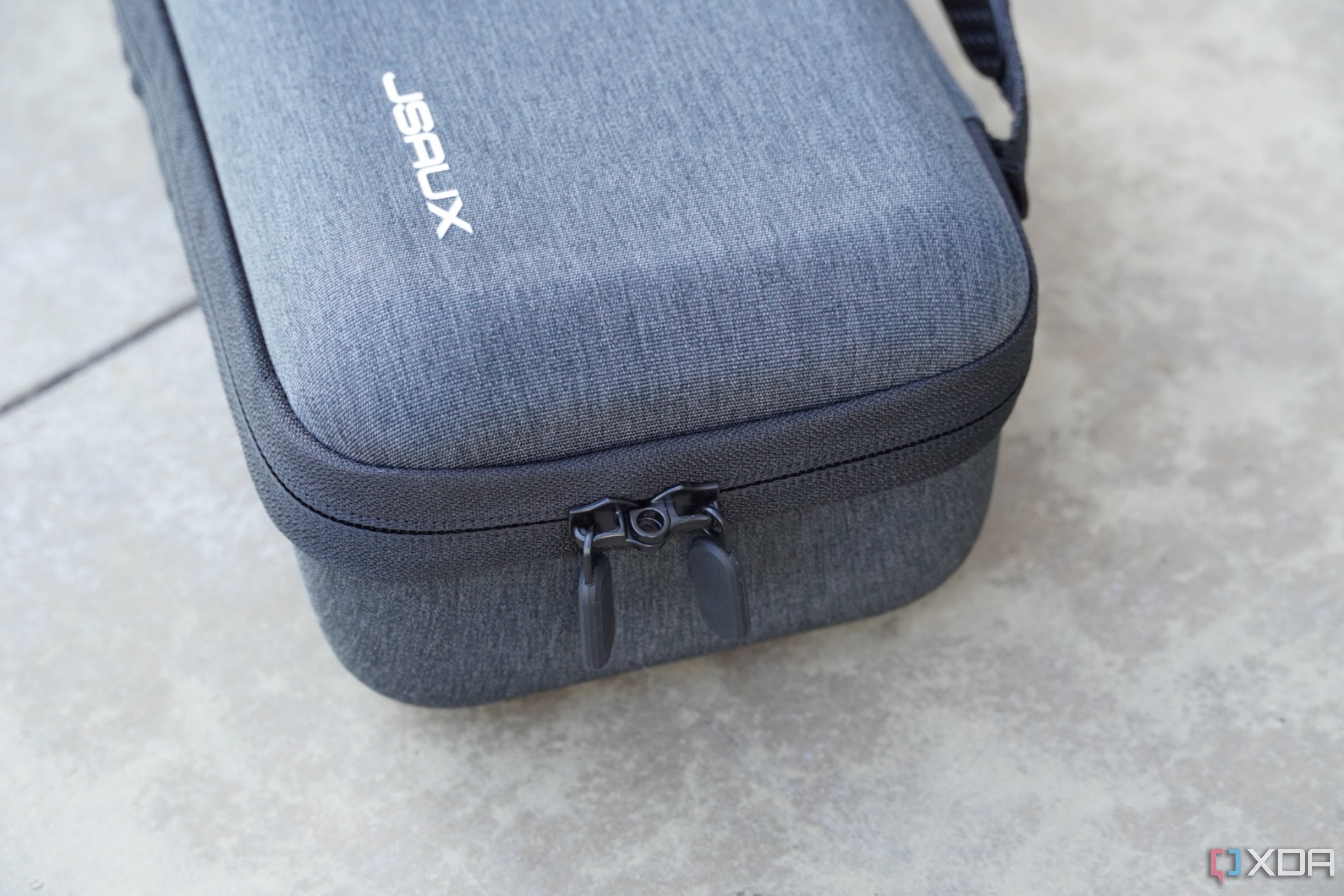 The zippers on the Jsaux Carrying Case.