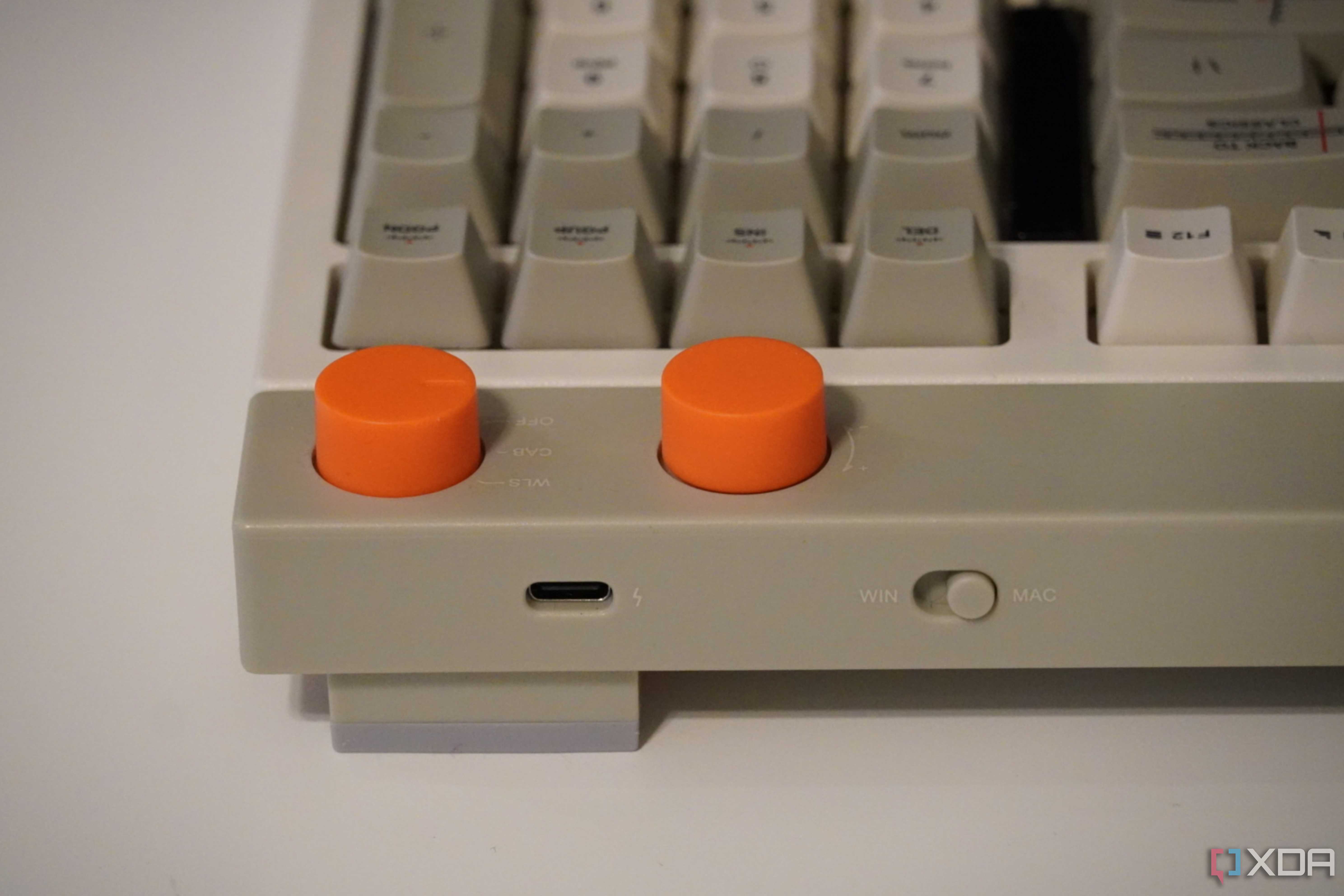 The USB-C port and knobs on the Lofree Block keyboard.