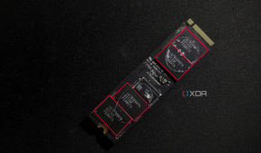 Image showing the NAND Flash chips on a MSI Spatium M480 on a black background