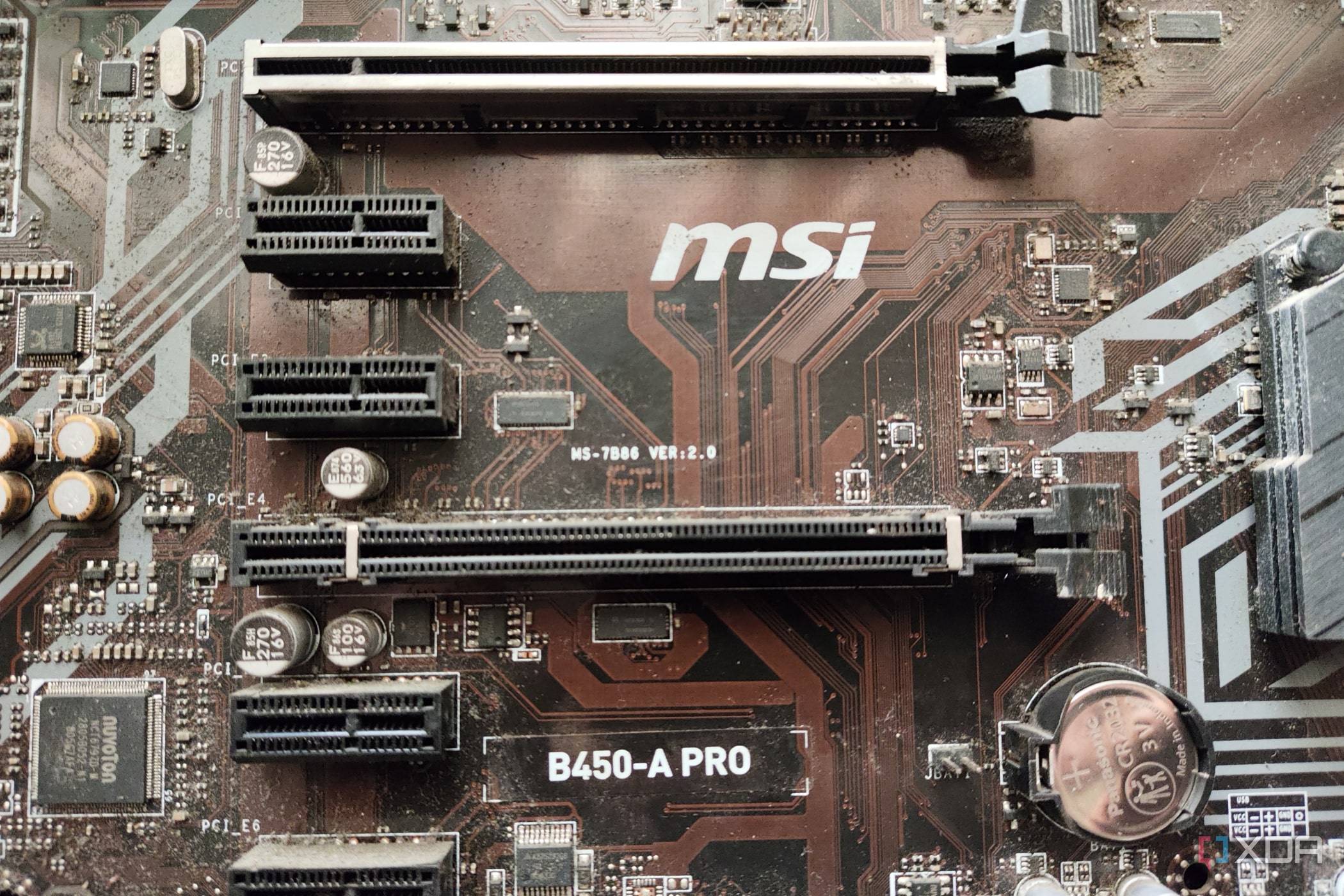 An image of a motherboard with the PCIe slots highlighted.