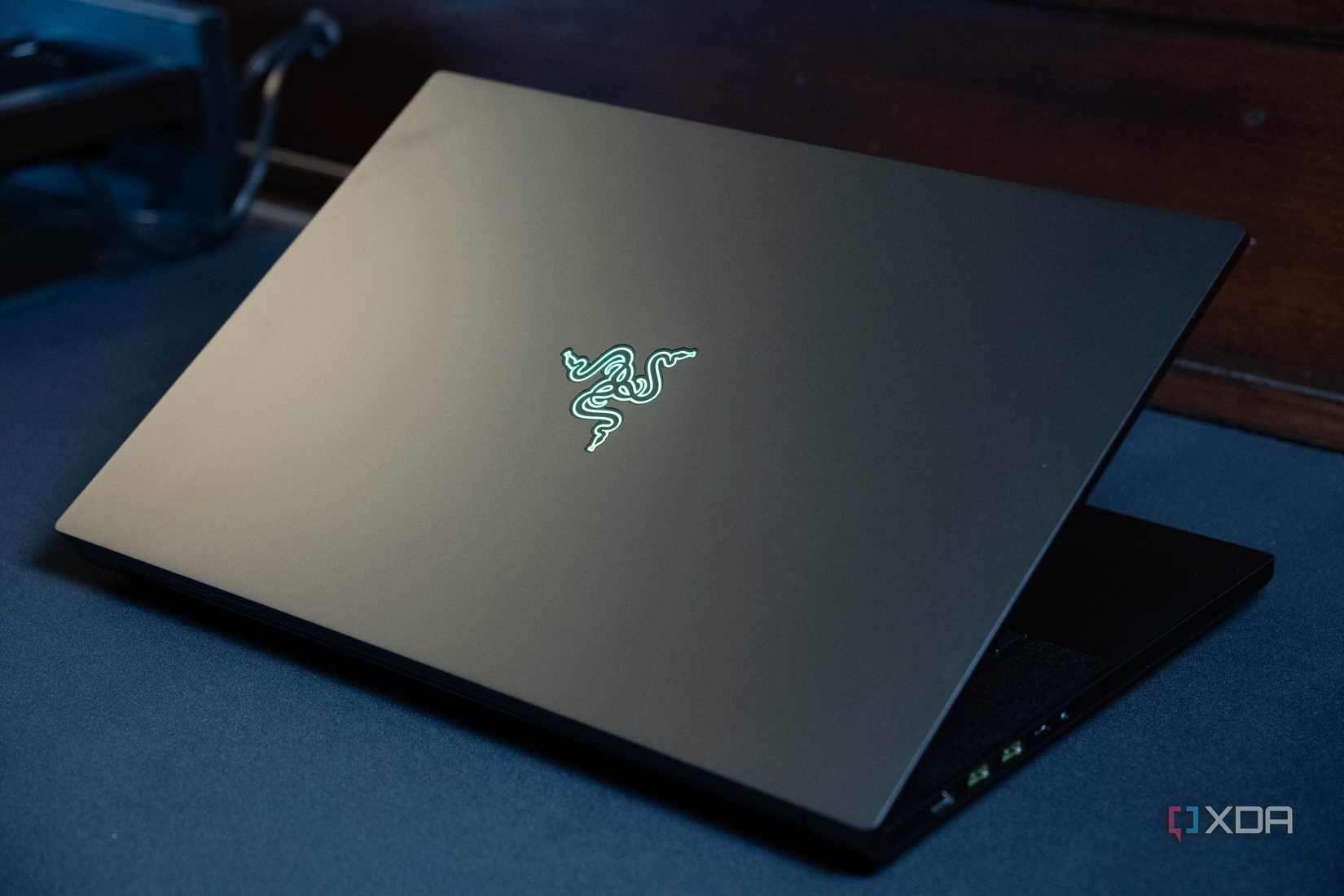 Alienware x16 R2 vs Razer Blade 16