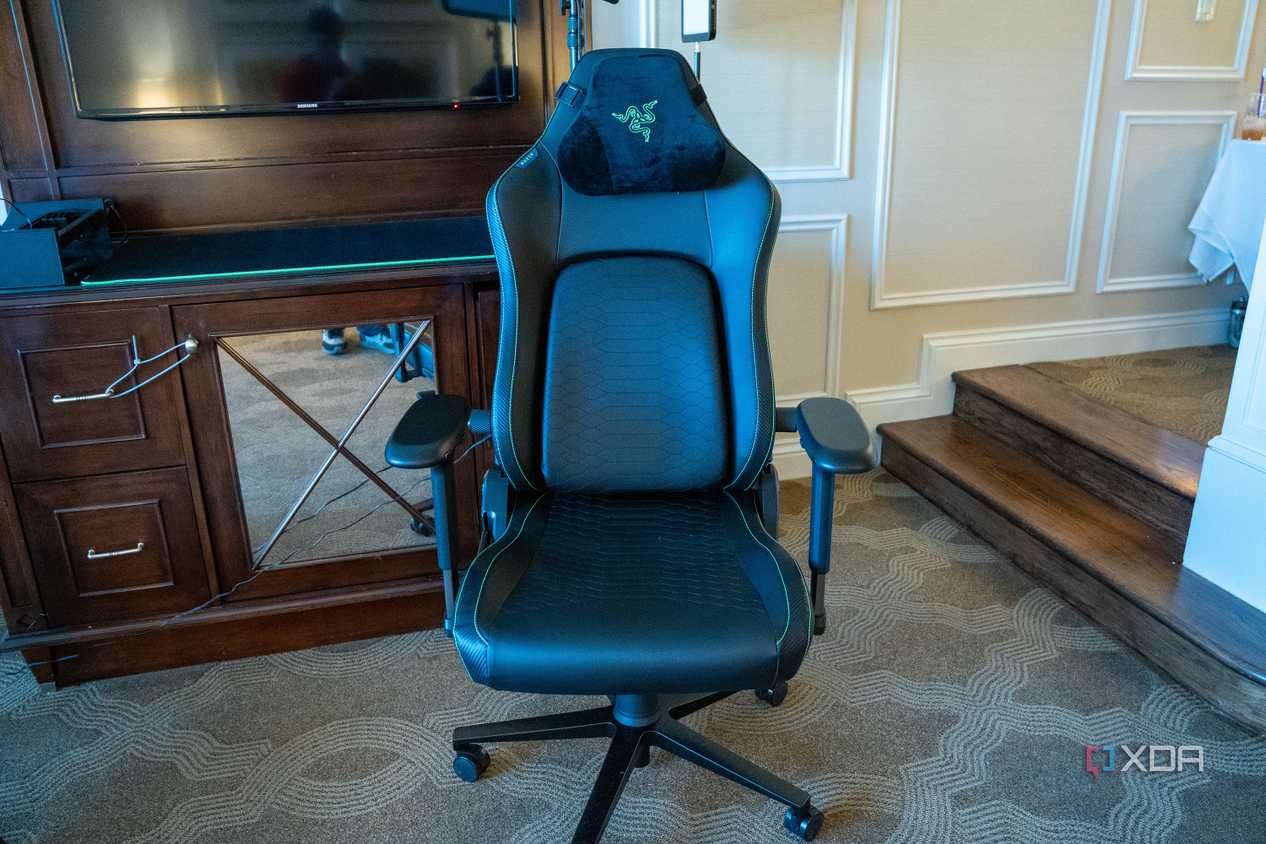 Front view of a Razer Iskur V2 gaming chair