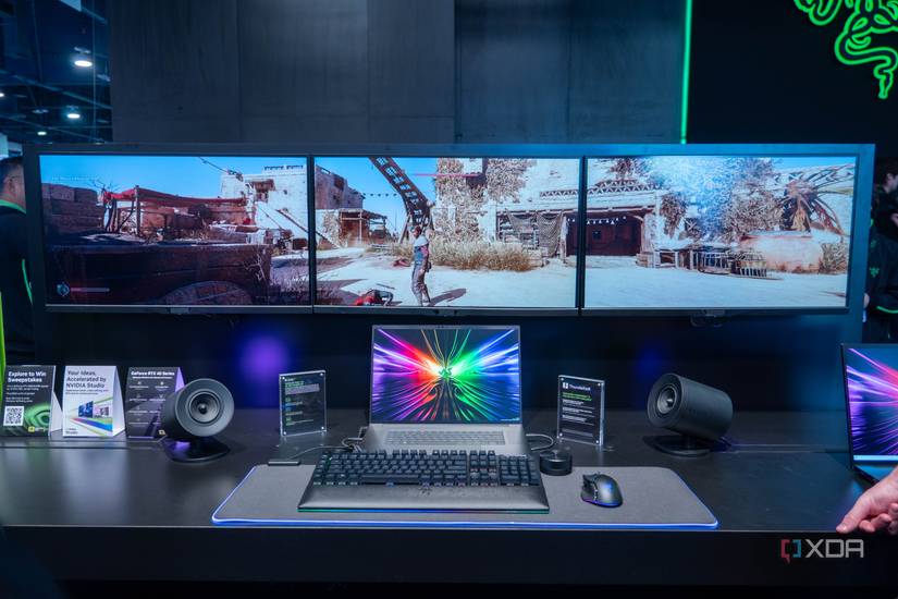 Behold, three 4K monitors connected to a laptop via a single cable
