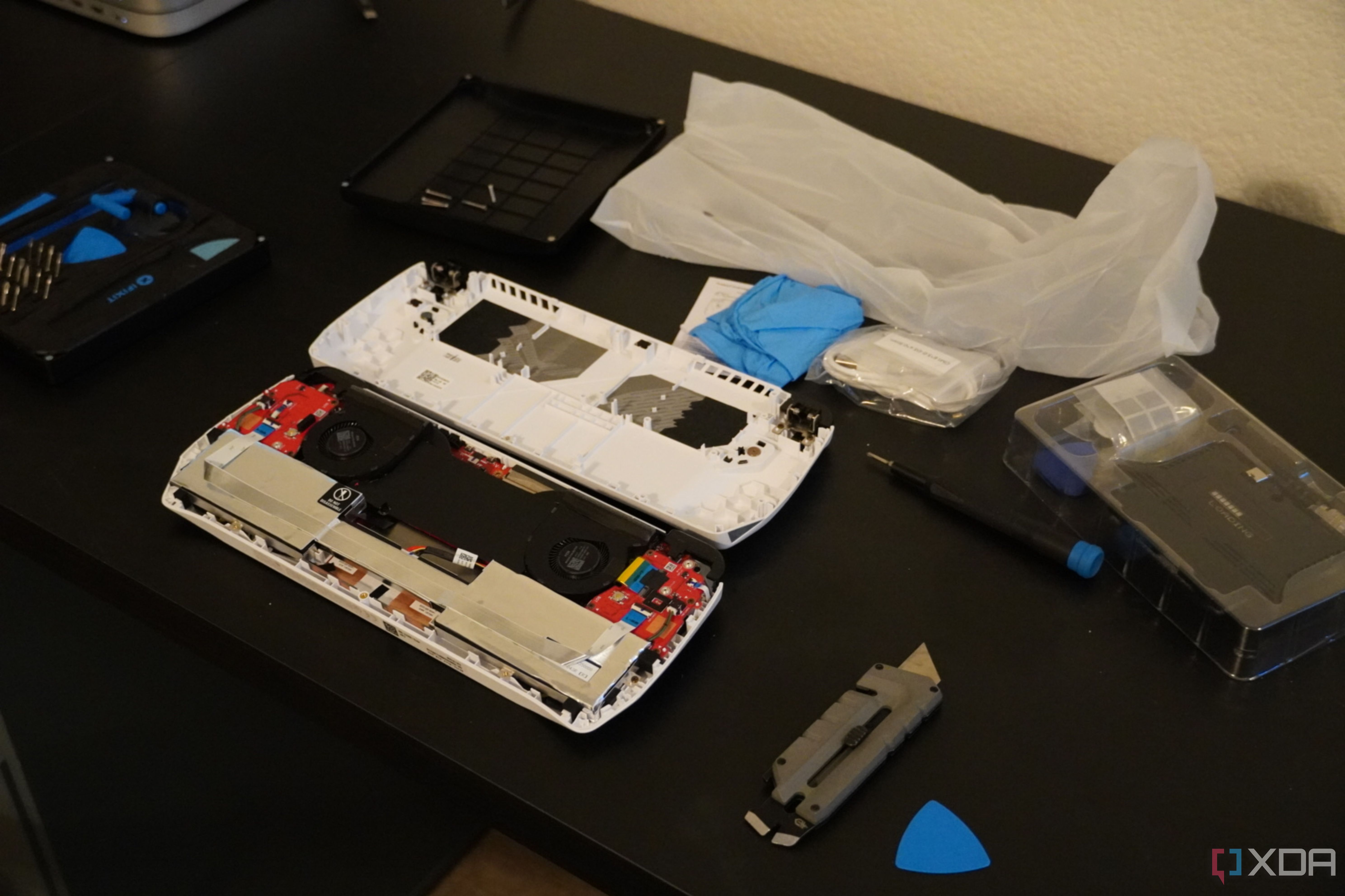 The internals of the ROG Ally.