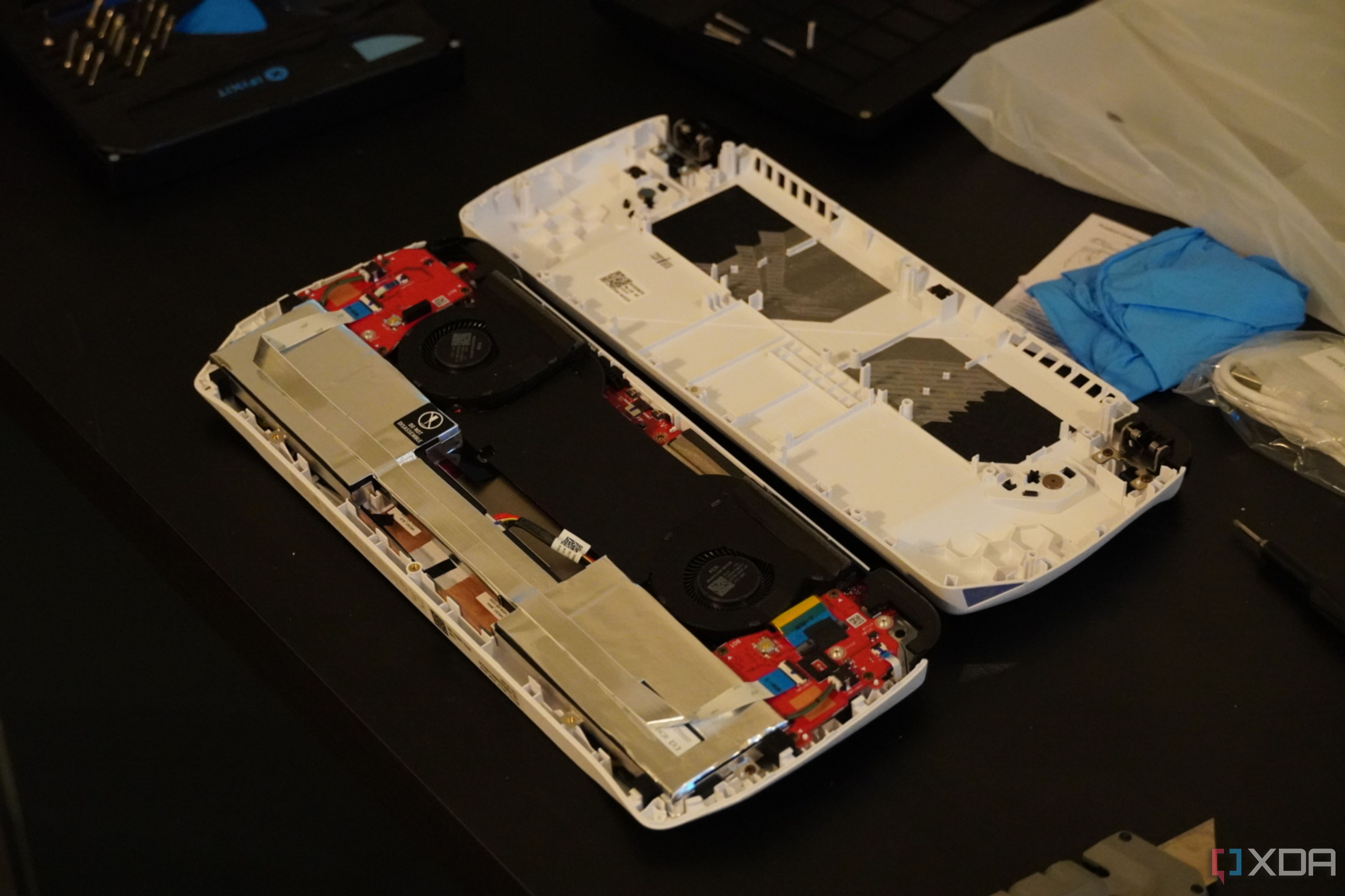 A close up of the ROG Ally's internals.