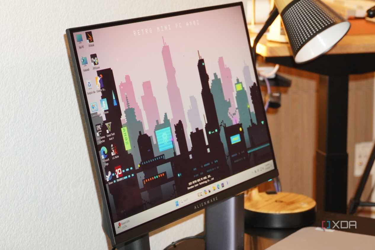 The display on the Alienware QD OLED 27.