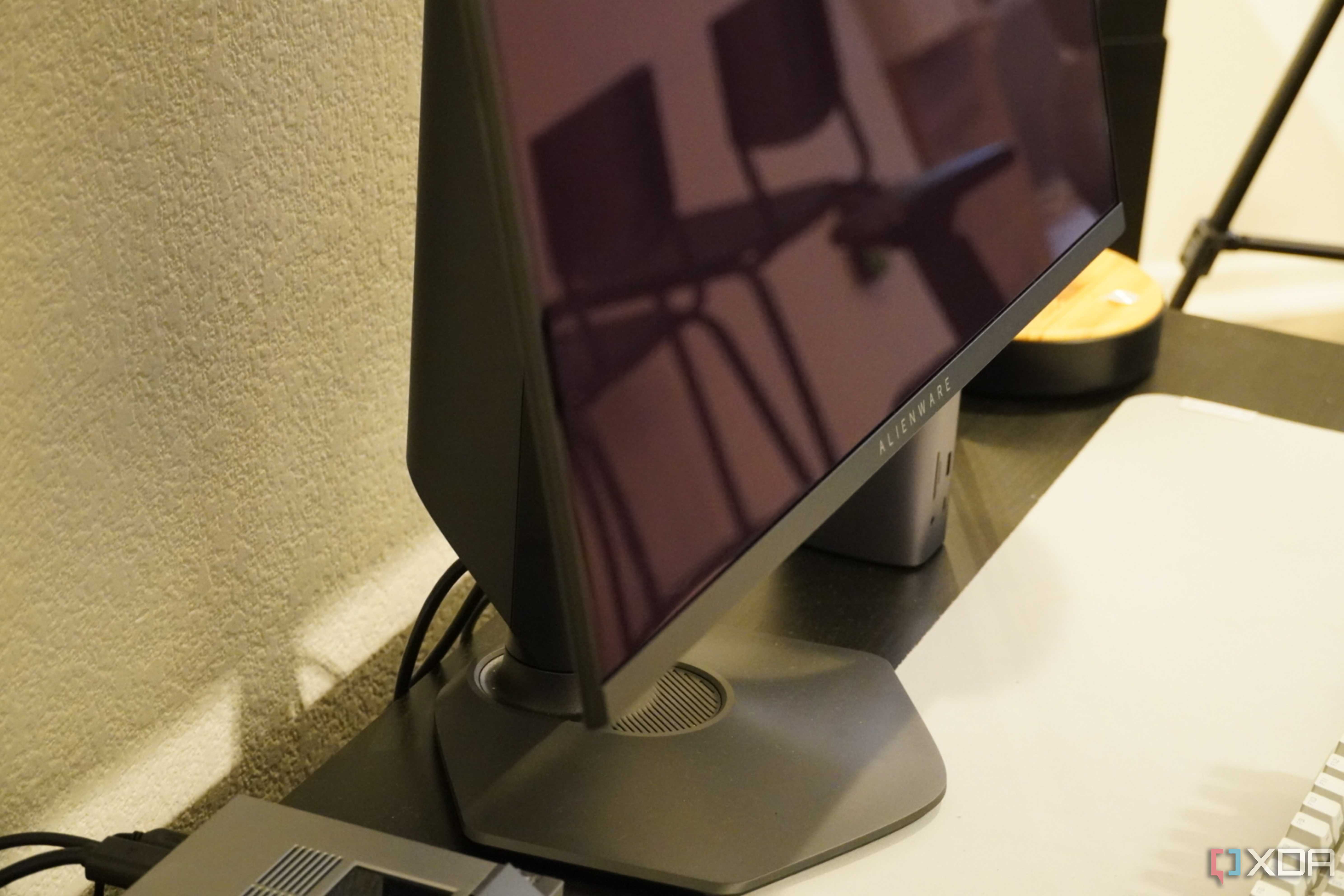 The bottom half of the Alienware QD-OLED 27.