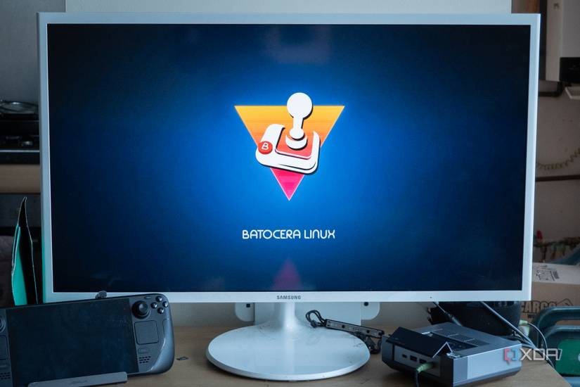 Batocera running on the Ayaneo AM02 showing the Batocera Linux splashscreen on a TV