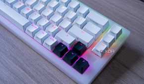 Close-up of the arrow keys with black keycaps on the Cherry Xtrfy K5V2