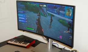 Fortnite gameplay on the Dell UltraSharp 34 monitor.