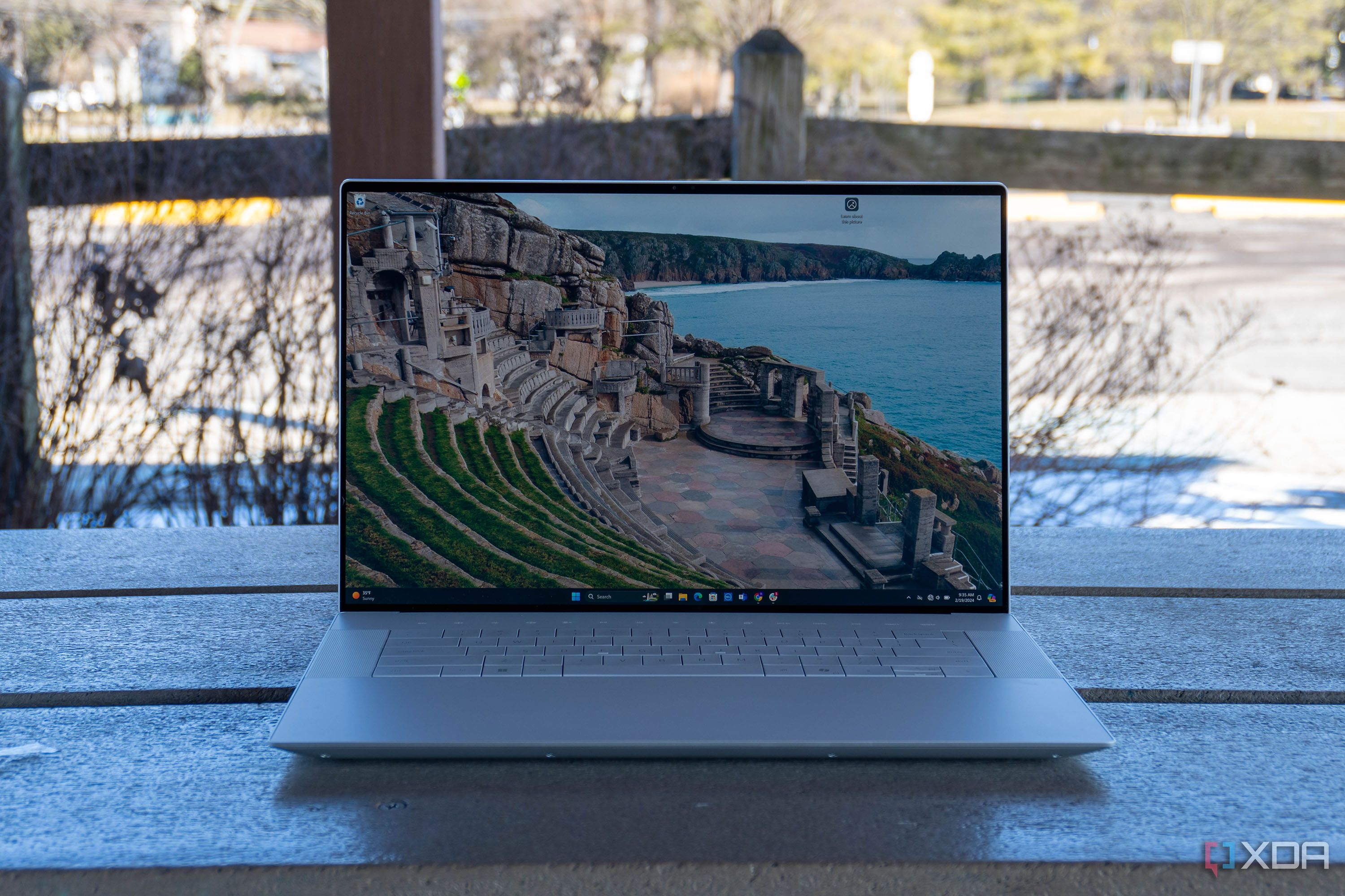 Front view of Dell XPS 16