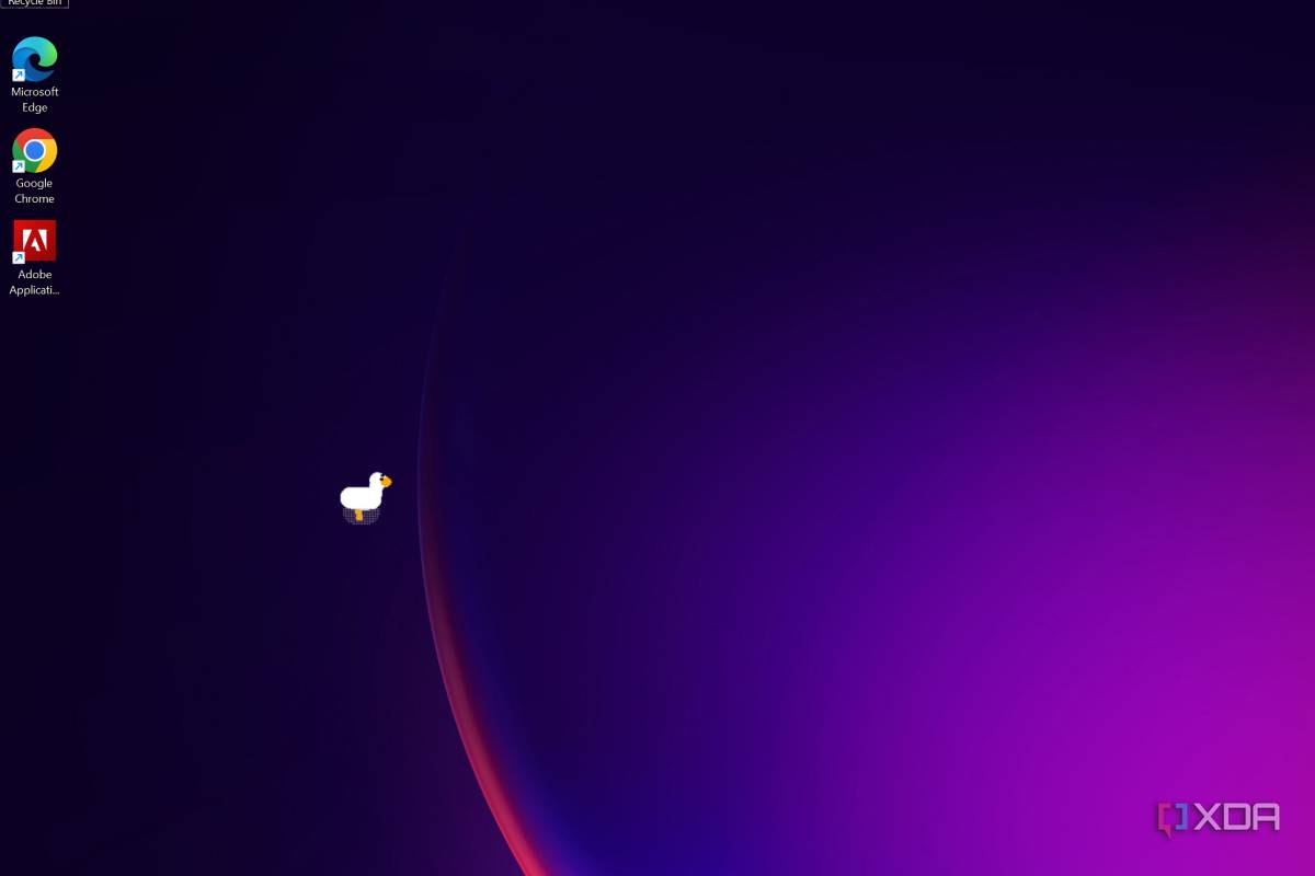 Windows 11 desktop with the goose running across the screen