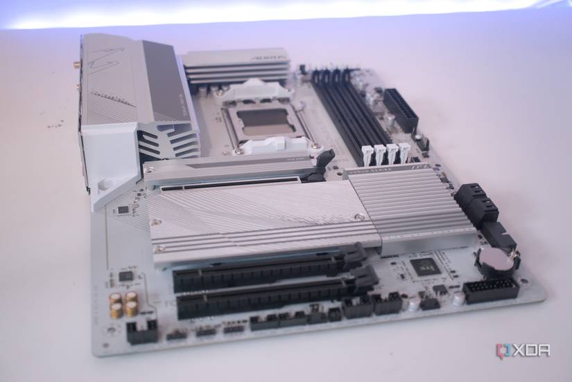 Angled view of the Gigabyte B650 Aorus Elite AX Ice