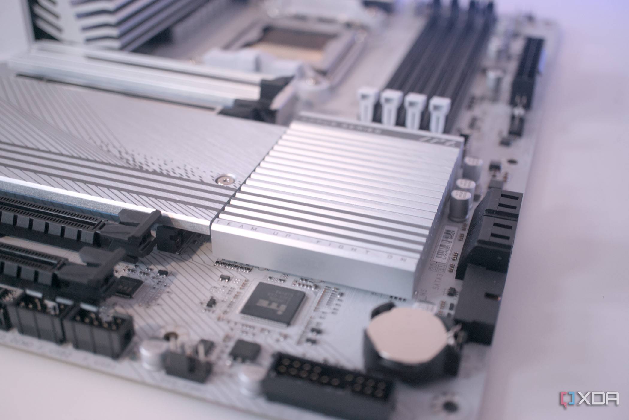 Gigabyte B650 Aorus Elite AX Ice chipset