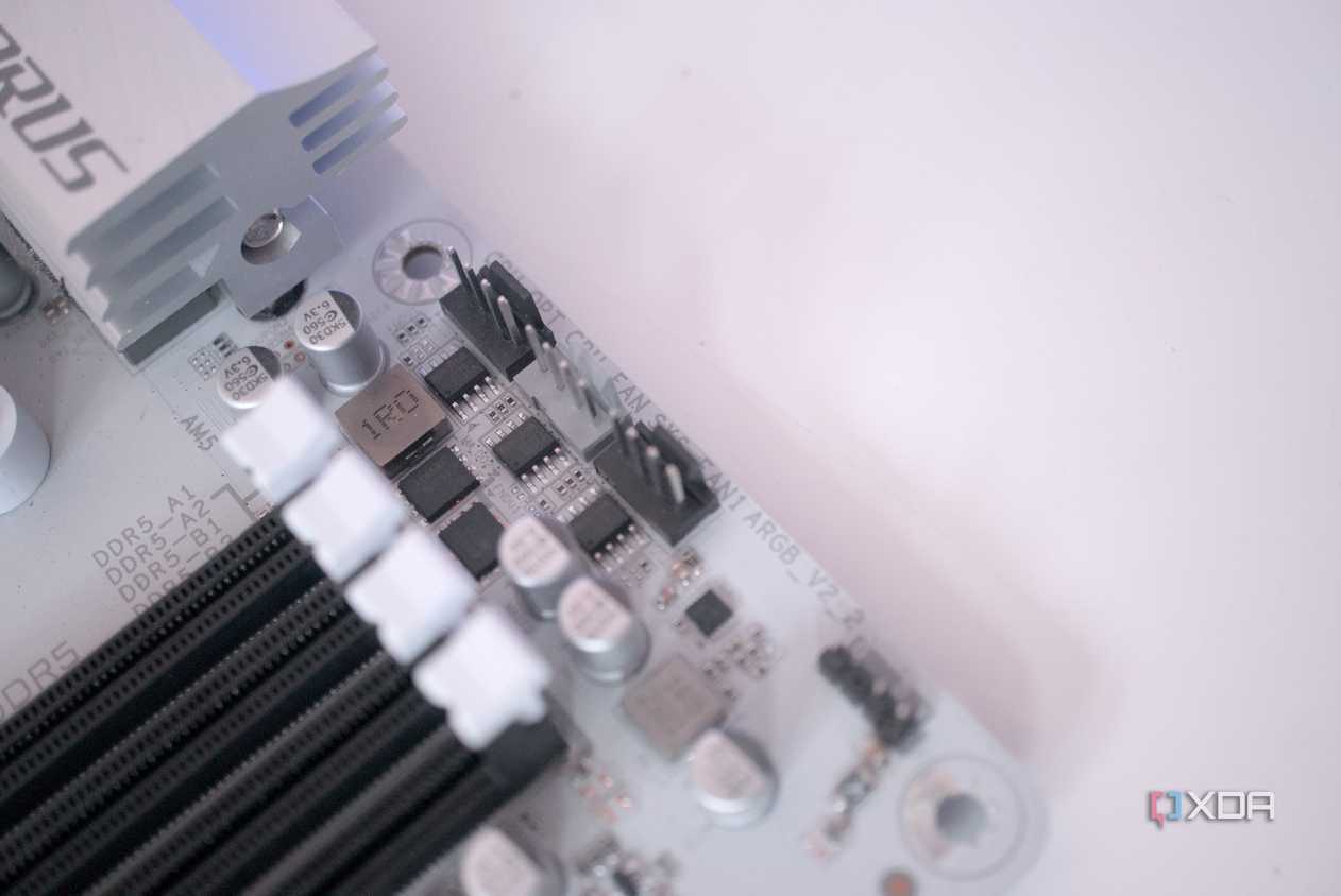 Gigabyte B650 Aorus Elite AX Ice fan headers