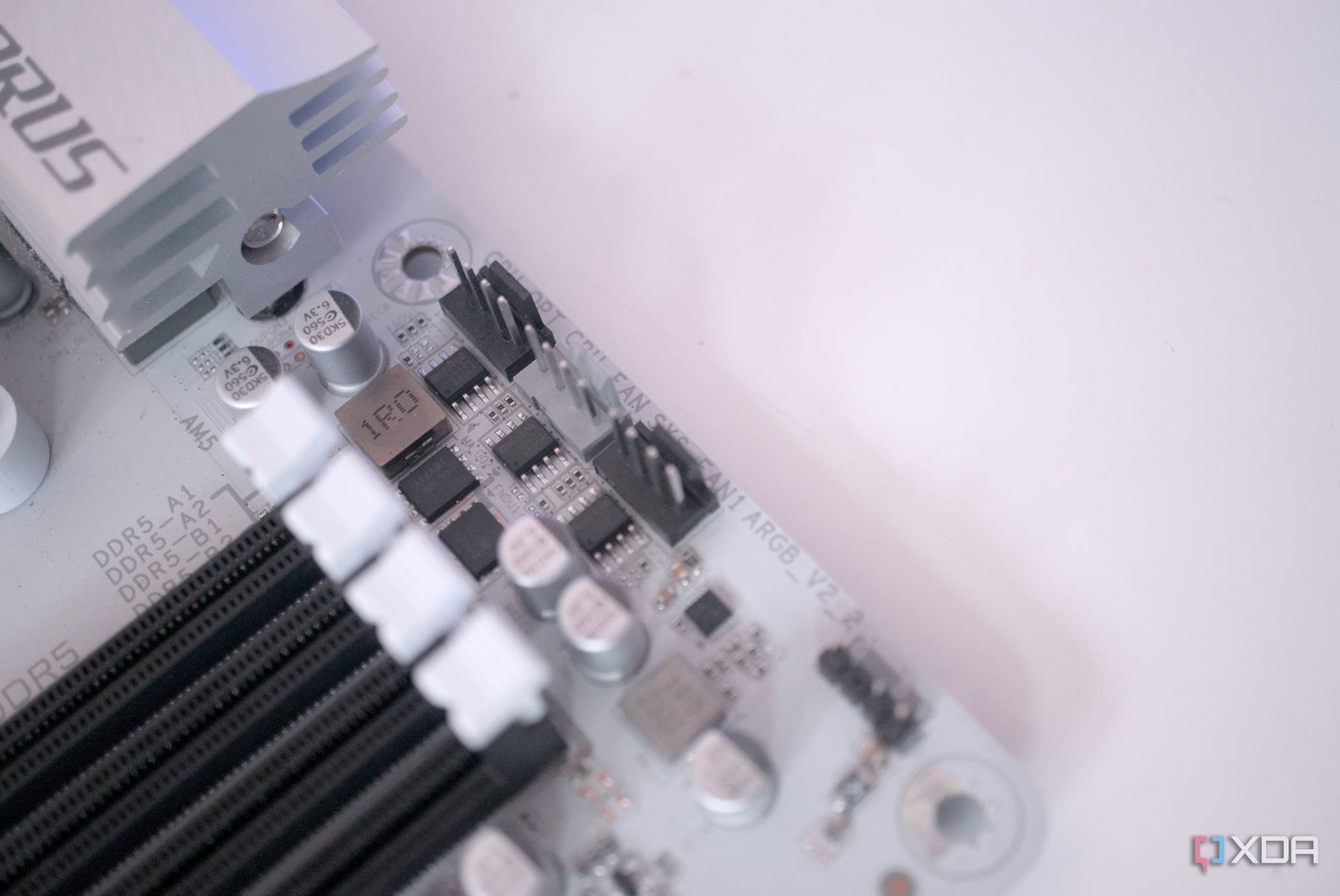 Gigabyte B650 Aorus Elite AX Ice fan headers